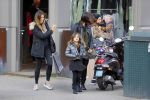 Amsterdam 30 maart 2015  
Jorinde Moll met kinderen op de cornelis schuytstraat