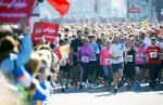 Den Haag 8 maart 2015Katja Schuurman loopt de city pier city loop CPC van 10 km voor haar tv programma. Marco Koers vergezelt haar.