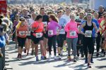 Den Haag 8 maart 2015Katja Schuurman loopt de city pier city loop CPC van 10 km voor haar tv programma. Marco Koers vergezelt haar.