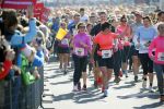 Den Haag 8 maart 2015Katja Schuurman loopt de city pier city loop CPC van 10 km voor haar tv programma. Marco Koers vergezelt haar.