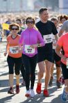Den Haag 8 maart 2015Katja Schuurman loopt de city pier city loop CPC van 10 km voor haar tv programma. Marco Koers vergezelt haar.