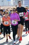 Den Haag 8 maart 2015Katja Schuurman loopt de city pier city loop CPC van 10 km voor haar tv programma. Marco Koers vergezelt haar.