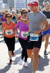 Den Haag 8 maart 2015Katja Schuurman loopt de city pier city loop CPC van 10 km voor haar tv programma. Marco Koers vergezelt haar.
