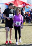Den Haag 8 maart 2015Katja Schuurman loopt de city pier city loop CPC van 10 km voor haar tv programma. Marco Koers vergezelt haar.