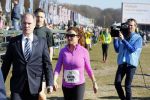 Den Haag 8 maart 2015Katja Schuurman loopt de city pier city loop CPC van 10 km voor haar tv programma. Marco Koers vergezelt haar.