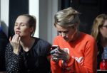 Amsterdam 10 maart 2015  
Tess Milne en Kimberly Klaver samen op een terrasje en Tess daarna met koptelefoon op de fiets