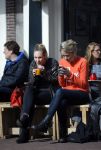 Amsterdam 10 maart 2015  
Tess Milne en Kimberly Klaver samen op een terrasje en Tess daarna met koptelefoon op de fiets