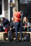 Amsterdam 10 maart 2015  
Tess Milne en Kimberly Klaver samen op een terrasje en Tess daarna met koptelefoon op de fiets