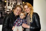 Alphen aan de Rijn 28 februari 2015
Opening expositie Myrthe Mylius. Vriend Thomas Berge en zoontje Jack zijn natuurlijk aanwezig.