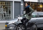 Amsterdam 27 maart 2015
Naomi v As op de fiets in Amsterdam zuid.