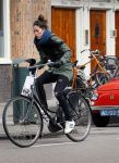 Amsterdam 27 maart 2015
Naomi v As op de fiets in Amsterdam zuid.