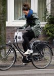 Amsterdam 27 maart 2015
Naomi v As op de fiets in Amsterdam zuid.