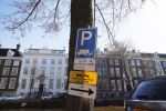 Amsterdam 31 maart 2015
Olcay Gulsen haar range Rover (auto) wordt weg gesleept.