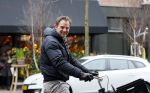 Amsterdam 14 maart 2015
Ronald de Boer op de fiets in de cornelis schuytstraat