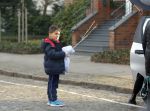 Hamburg 18 maart 2015
Aupair Rafael v d Vaart vertrekt met kinderen Sabia naar school