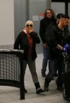 Schiphol 26 maart 2015
Samantha Fox arriveert op schiphol. Varol Porsemay haalt haar op