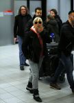 Schiphol 26 maart 2015
Samantha Fox arriveert op schiphol. Varol Porsemay haalt haar op