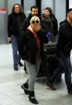 Schiphol 26 maart 2015
Samantha Fox arriveert op schiphol. Varol Porsemay haalt haar op