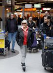 Schiphol 26 maart 2015
Samantha Fox arriveert op schiphol. Varol Porsemay haalt haar op