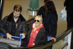 Schiphol 26 maart 2015
Samantha Fox arriveert op schiphol. Varol Porsemay haalt haar op