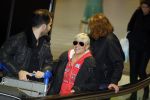 Schiphol 26 maart 2015
Samantha Fox arriveert op schiphol. Varol Porsemay haalt haar op