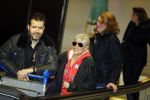 Schiphol 26 maart 2015
Samantha Fox arriveert op schiphol. Varol Porsemay haalt haar op