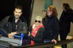 Schiphol 26 maart 2015
Samantha Fox arriveert op schiphol. Varol Porsemay haalt haar op