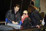 Schiphol 26 maart 2015
Samantha Fox arriveert op schiphol. Varol Porsemay haalt haar op