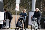 Amsterdam 7 maart 2015
Suze Mens achter de kinderwagen