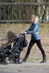 Amsterdam 7 maart 2015
Suze Mens achter de kinderwagen