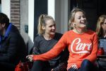 Amsterdam 10 maart 2015  
Tess Milne en Kimberly Klaver samen op een terrasje en Tess daarna met koptelefoon op de fiets