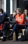 Amsterdam 10 maart 2015  
Tess Milne en Kimberly Klaver samen op een terrasje en Tess daarna met koptelefoon op de fiets