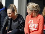 Amsterdam 10 maart 2015  
Tess Milne en Kimberly Klaver samen op een terrasje en Tess daarna met koptelefoon op de fiets