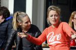 Amsterdam 10 maart 2015  
Tess Milne en Kimberly Klaver samen op een terrasje en Tess daarna met koptelefoon op de fiets