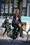 Amsterdam 10 maart 2015  
Tess Milne en Kimberly Klaver samen op een terrasje en Tess daarna met koptelefoon op de fiets