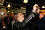 Alphen aan de Rijn 28 februari 2015
Opening expositie Myrthe Mylius. Vriend Thomas Berge en zoontje Jack zijn natuurlijk aanwezig.