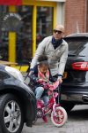 Amsterdam 20 maart 2015
Tjeerd Oosterhuis met zijn dochter op een nieuwe fiets
