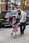 Amsterdam 20 maart 2015
Tjeerd Oosterhuis met zijn dochter op een nieuwe fiets