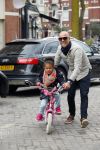 Amsterdam 20 maart 2015
Tjeerd Oosterhuis met zijn dochter op een nieuwe fiets