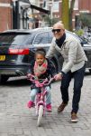 Amsterdam 20 maart 2015
Tjeerd Oosterhuis met zijn dochter op een nieuwe fiets