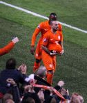 Amsterdam 28 maart 2015
Wesley Sneijder maakt de 1-1 bin Nederland-Turkije in de amsterdam Arena.
Daarna stopt hij een bal onder zijn shirt en een duim in zijn mond ten teken dat zijn vrouw Yolanthe Sneijder Cabau een kindje krijgen