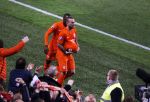 Amsterdam 28 maart 2015
Wesley Sneijder maakt de 1-1 bin Nederland-Turkije in de amsterdam Arena.
Daarna stopt hij een bal onder zijn shirt en een duim in zijn mond ten teken dat zijn vrouw Yolanthe Sneijder Cabau een kindje krijgen