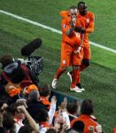Amsterdam 28 maart 2015
Wesley Sneijder maakt de 1-1 bin Nederland-Turkije in de amsterdam Arena.
Daarna stopt hij een bal onder zijn shirt en een duim in zijn mond ten teken dat zijn vrouw Yolanthe Sneijder Cabau een kindje krijgen