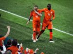 Amsterdam 28 maart 2015
Wesley Sneijder maakt de 1-1 bin Nederland-Turkije in de amsterdam Arena.
Daarna stopt hij een bal onder zijn shirt en een duim in zijn mond ten teken dat zijn vrouw Yolanthe Sneijder Cabau een kindje krijgen