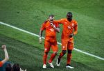Amsterdam 28 maart 2015
Wesley Sneijder maakt de 1-1 bin Nederland-Turkije in de amsterdam Arena.
Daarna stopt hij een bal onder zijn shirt en een duim in zijn mond ten teken dat zijn vrouw Yolanthe Sneijder Cabau een kindje krijgen