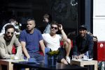 Amsterdam 10 april 2016
vlnr Achmed Akkabi Sef Geza Weisz en Gio op terras