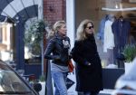 Amsterdam 7 maart 2016 
Annemieke Verdoorn met een vriendin op de cornelis schuytstraat.