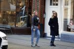 Amsterdam 7 maart 2016 
Annemieke Verdoorn met een vriendin op de cornelis schuytstraat.