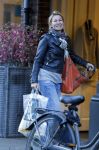 Amsterdam 7 maart 2016 
Annemieke Verdoorn met een vriendin op de cornelis schuytstraat.
