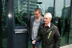 Amsterdam 5 april 2016
Rechtszaak Arrold v d Hurk bijgestaan door Peter Plasman tegen Miljoenenjacht. Linda de Mol werd gehoord als getuige. De dochter van Anita Meijer Patty de Leeuwe was advocaat van Linda.
De rechtszaak was in de rechtbank op de parnassusweg.